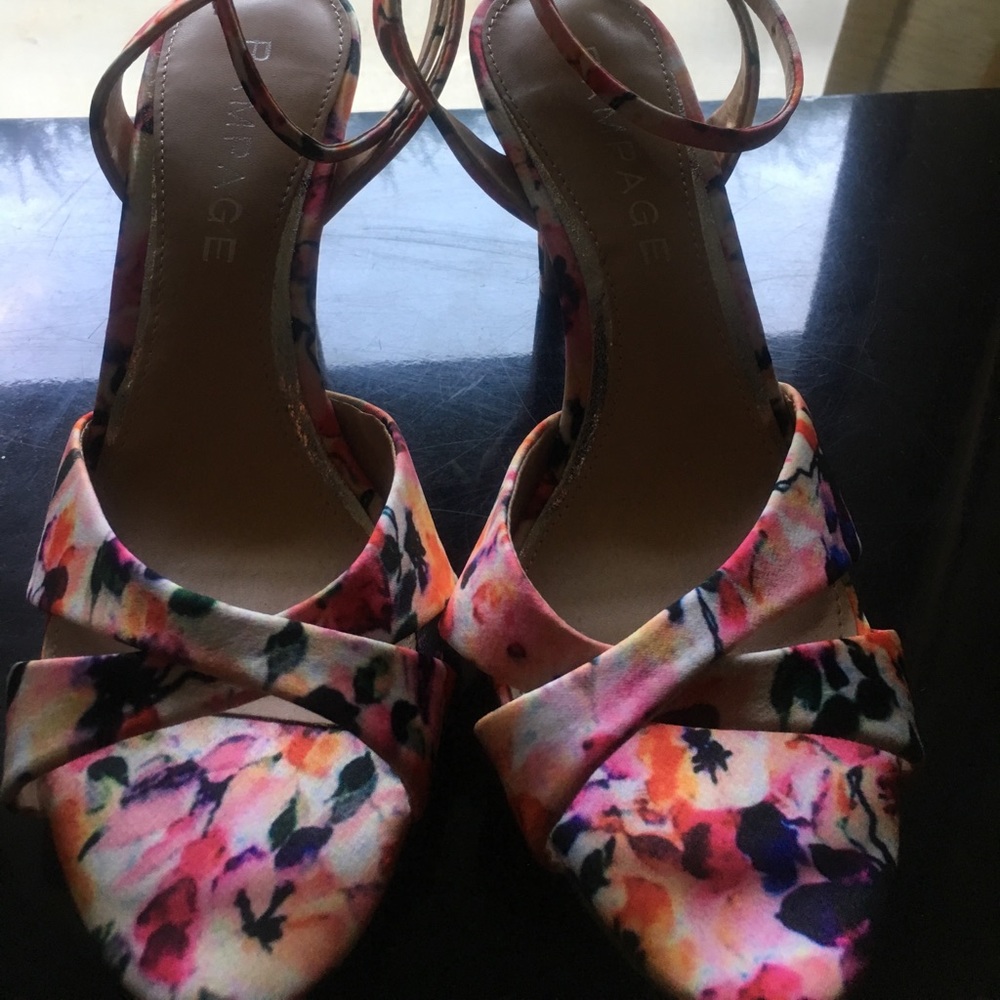Rampage Ladies Fabric Floral Heel Sandals. Size9.
